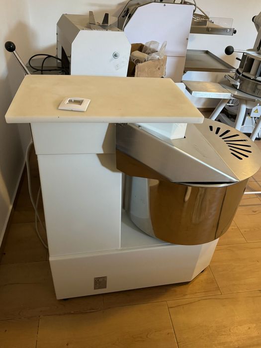 Cuptor electric profesional, malaxor, divizor echipamente horeca