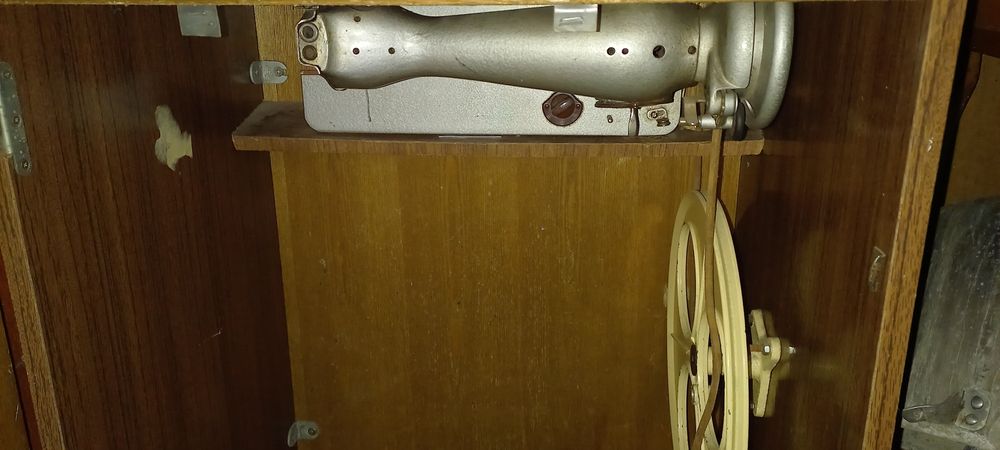 Продается швейная машинка