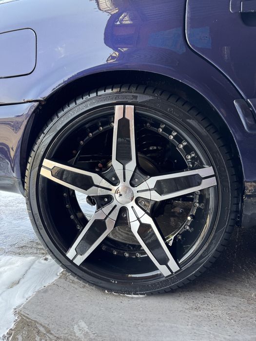 Диска с шинами 245/35/R20