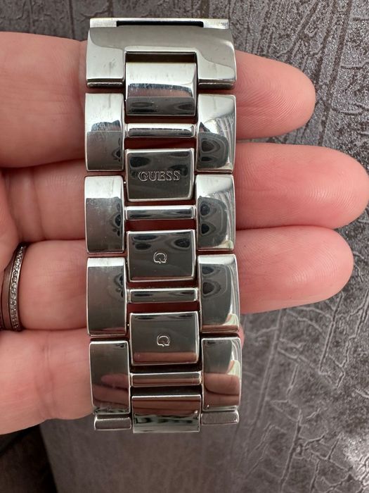 Vând Ceas Guess W11135L1