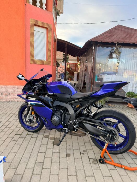 Motocicletă Yamaha R9