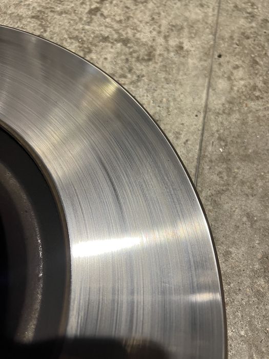 Тормозные диски с колодками Audi A8D4, перед