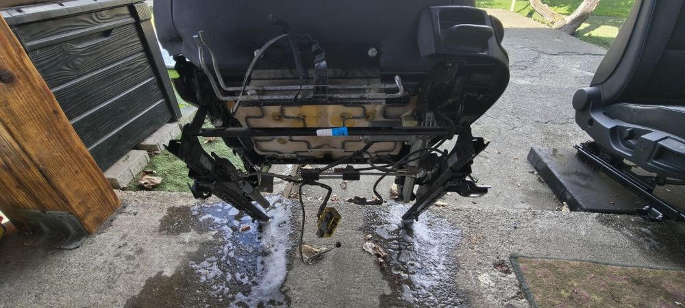 Set Scaune Față BMW Seria 5 E60 / E61 – Piele Neagră (Semi-Electrice)