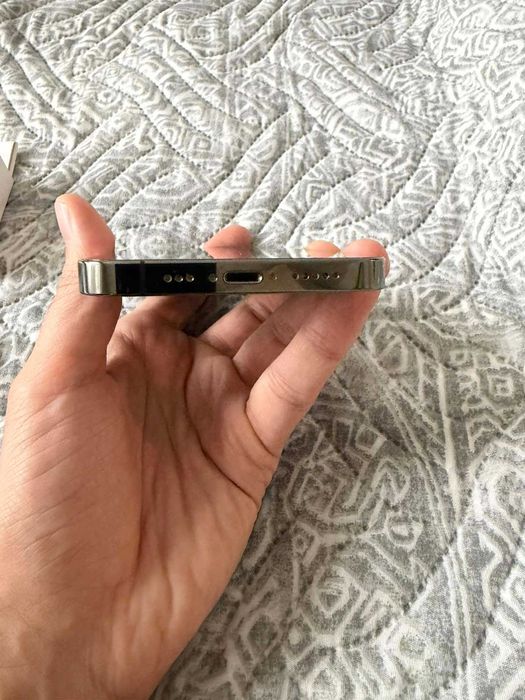 iPhone 13 Pro, 256 GB, черен цвят, с включени аксесоари