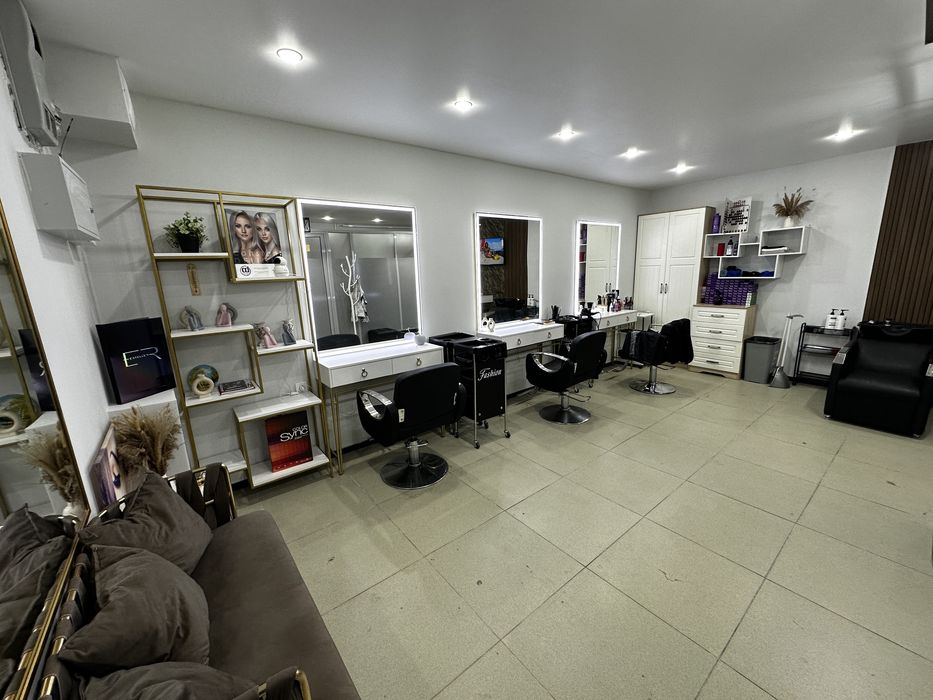 Сдам рабочие места в салоне красоты