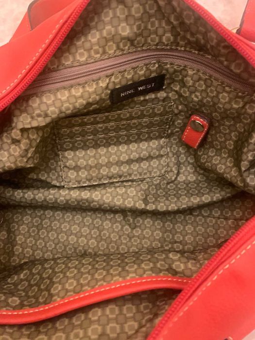 Продавам маркова чанта Nine West