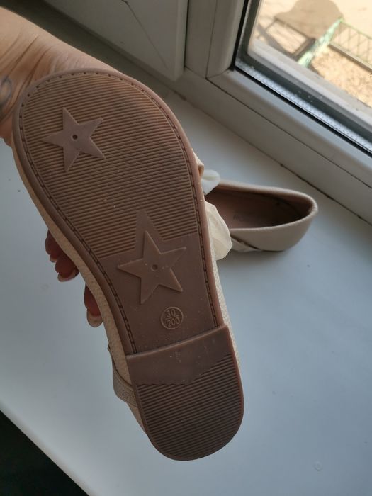 Продам детскую обувь