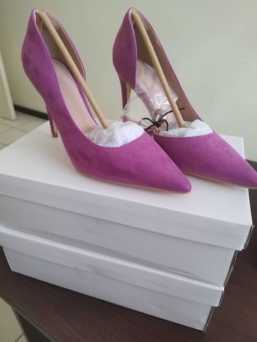 Нови обувки на ток