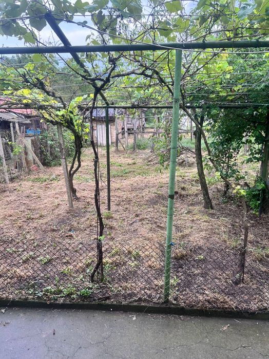 Къща с двор с. Разделна