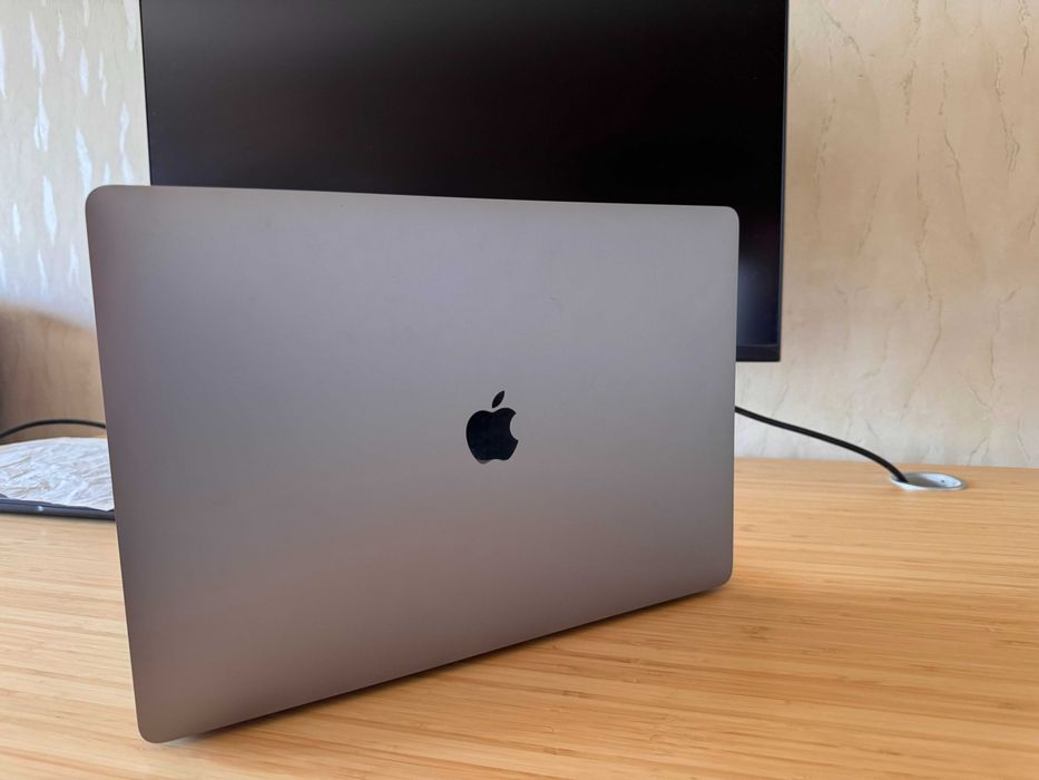 MacBook Pro 16” 2019 i9 / 32GB / 1TB + Windows 11