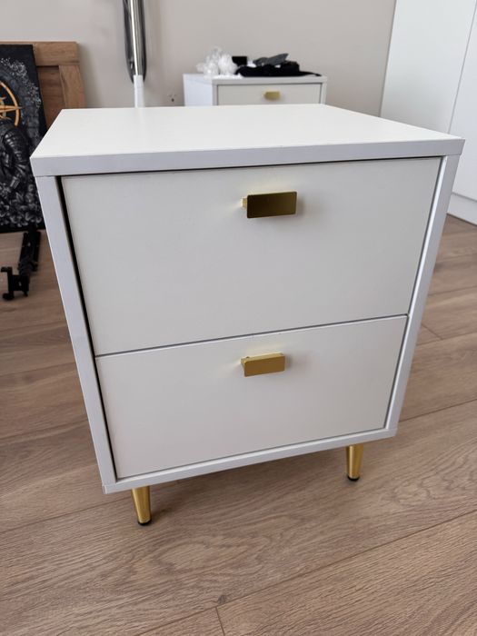 Прикраватные тумбочки