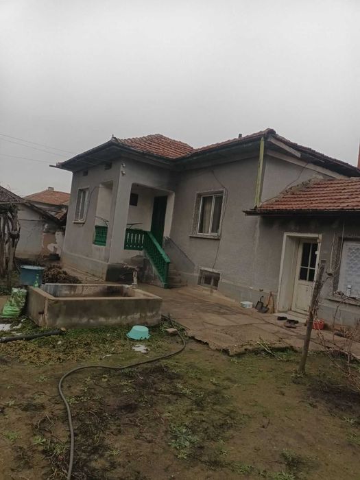 Къща с голям двор с.Одърне