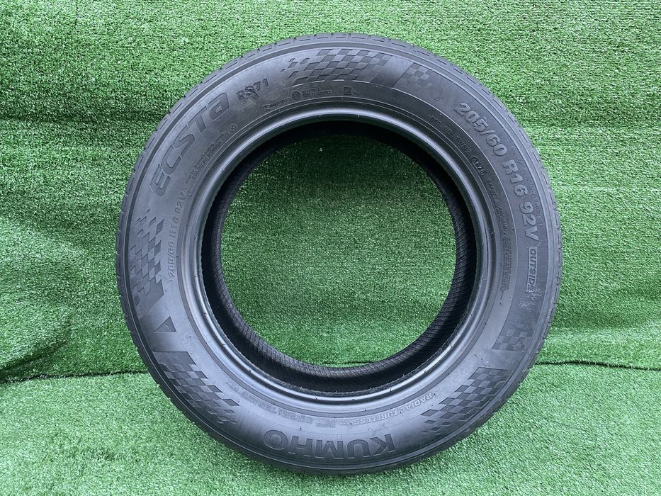 Set 4 anvelope vară 205 60 16 92 V Kumho ECSTA PS71 Dot : 3620