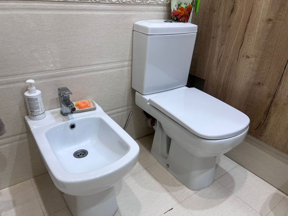 Унитаз и биде б/у