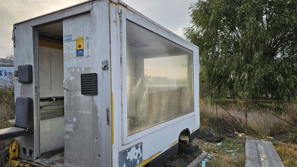 Фургон с пластмасова дограма