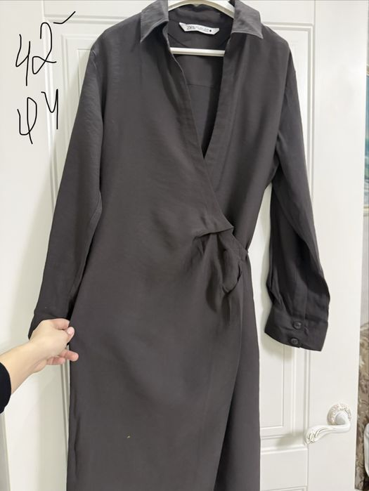 Платье от Zara тёмно-серого цвета