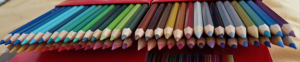 Pachet carte colorat Game of Thrones si creioane Faber-Castell