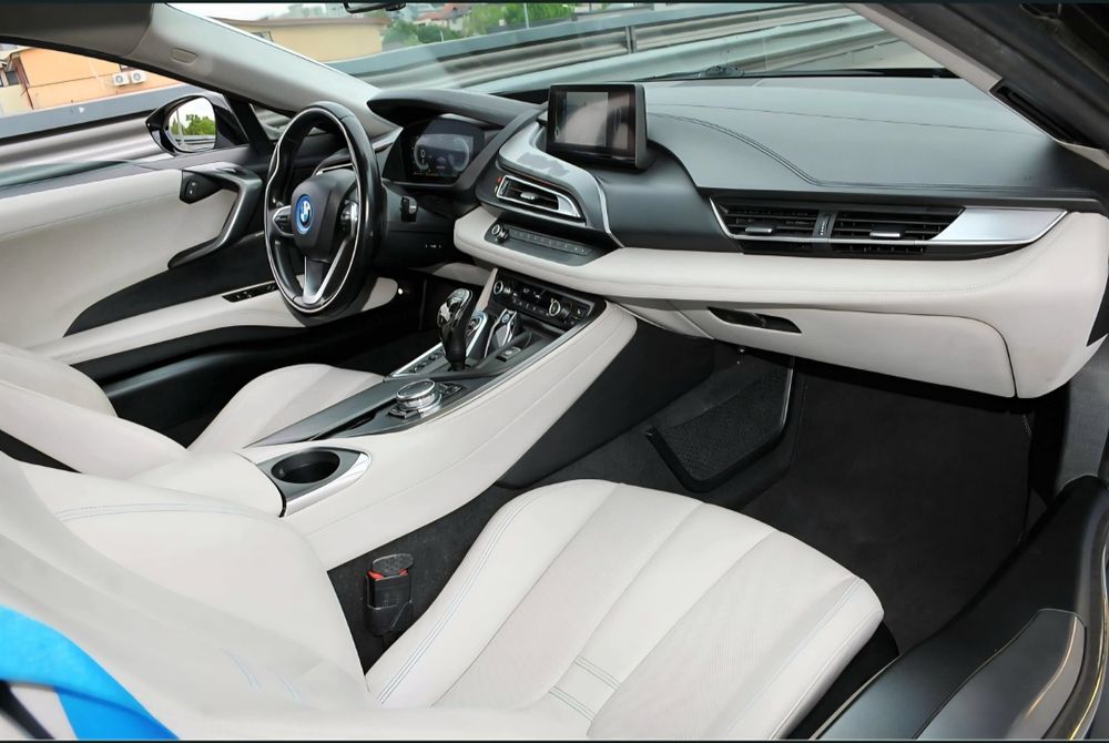 Bmw i8-Plug in Hibrid 374 Cp  Variante