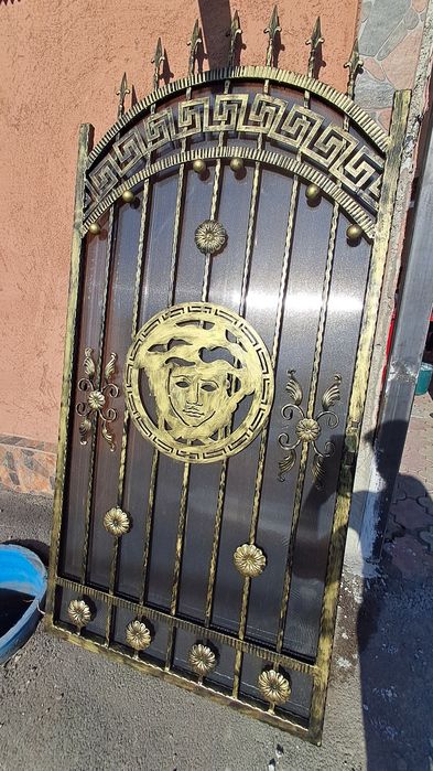 Vindem garduri si porti din fier forjat orice model