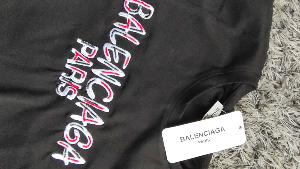 Нова тениска Balenciaga Paris