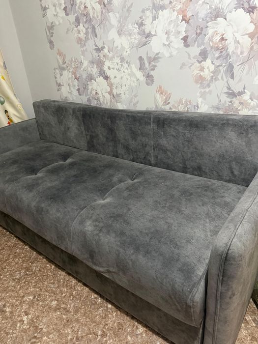 Диван серого цвета