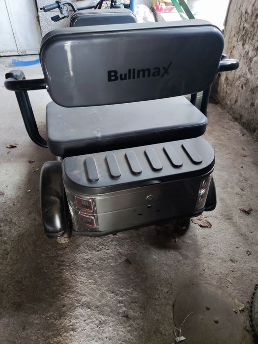 Триместна триколка