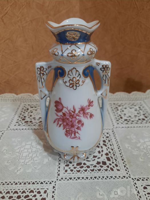 Красивая, миниатюрная, коллекционная вазочка из фарфора, винтаж,  Roya