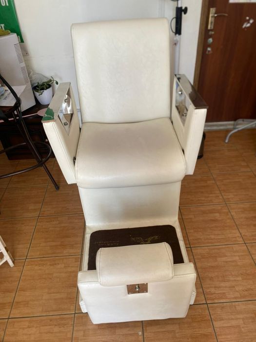 Буу педикюрный кресло