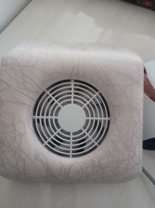 Продам вытяжку и лампу