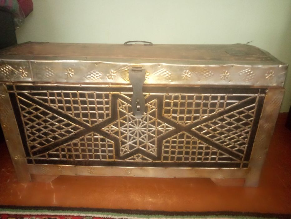 Продам старинный сундук