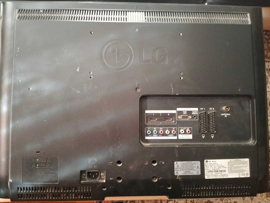 Vand TV LG pentru piese