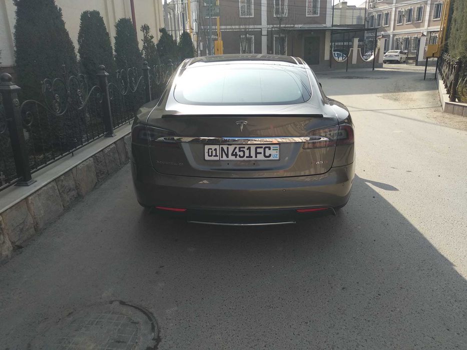 Tesla Model S 2015 Performance