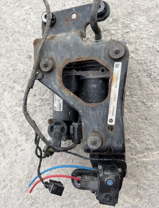 Compresor Perne Aer Suspensie Pneumatica Pompa Aer Perne Bmw X5 X6 E70 E71 2007-2013 3.0 4.0 Diesel Benzina AMK BMW 37206789938 37206799419 3720685971