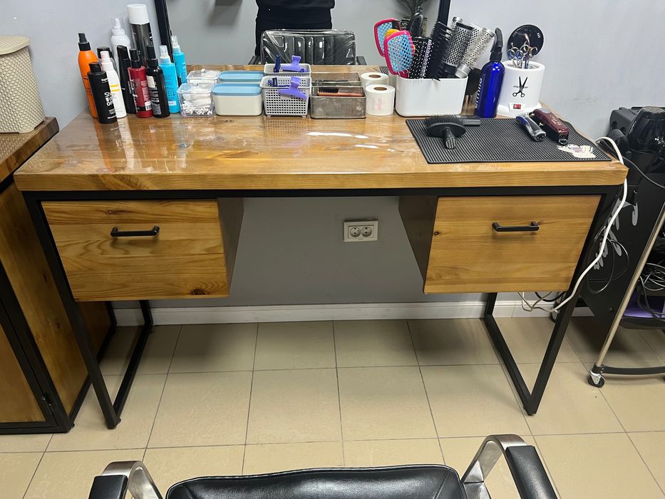 продается 2 тумбы парикмахерские