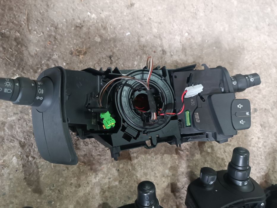 Bloc lumini Clio3 Megane2 Scenic2 Megane3 Fluence Laguna2 Koleos maneta lumini Renault maneta stergatoare Renault Clio3 Scenic2 Megane3 Fluence Koleos