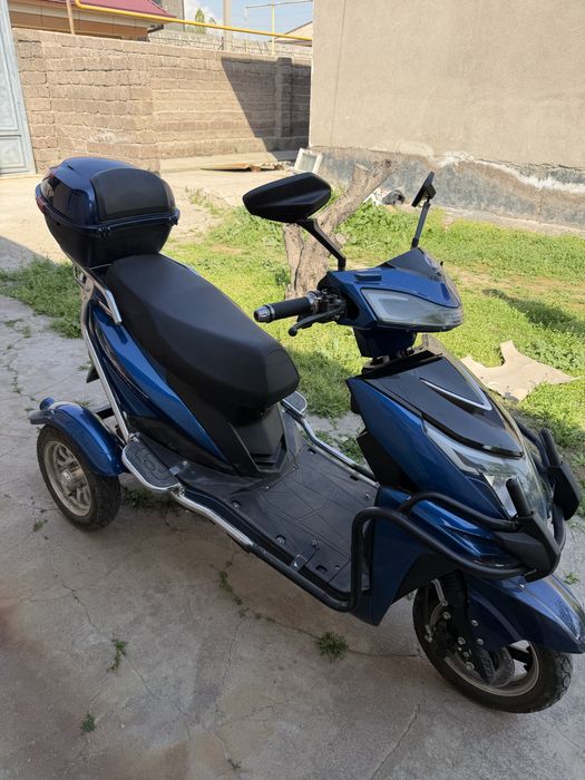 сукутер  сотилади 3та балонли зарядкали 70км йуради бита заряд билан !