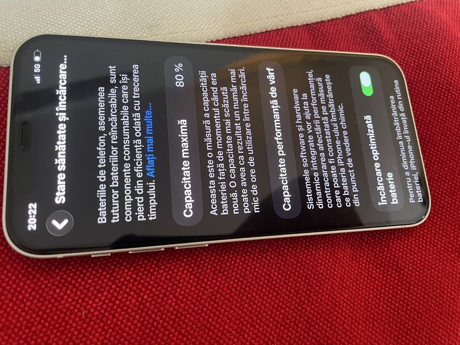 Vand sau schimb iphone 12  se vede in poza are sticla din spate crapta un pic in rest telefonu arata forte bine