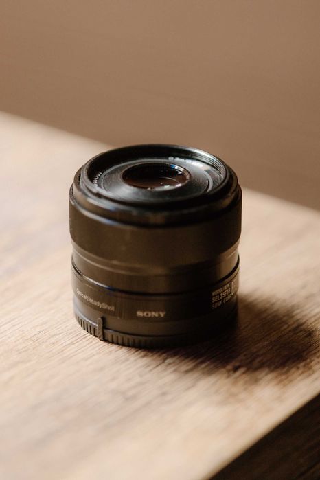 Obiectiv Sony E 35mm f/1.8 OSS