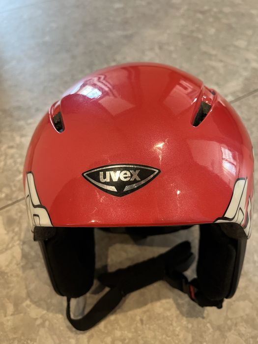 Детска ски каска UVEX