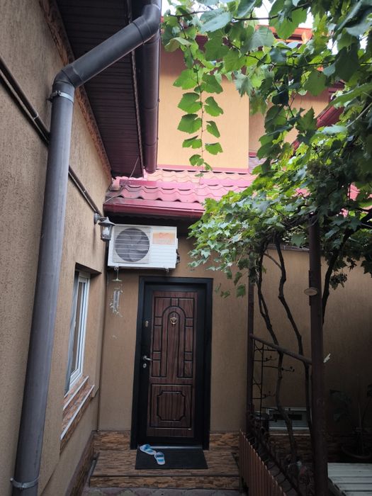 Vind casa curte zona Bucureștii Noi.