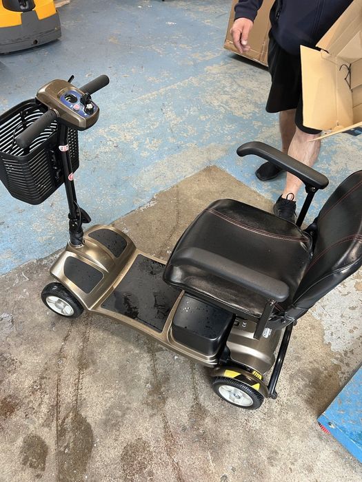 Електрическа количка за трудно подвижни хора