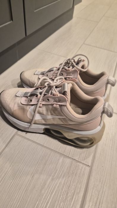 РАЗЧИСТВАНЕ маратонки Nike, Armani , Trendiol