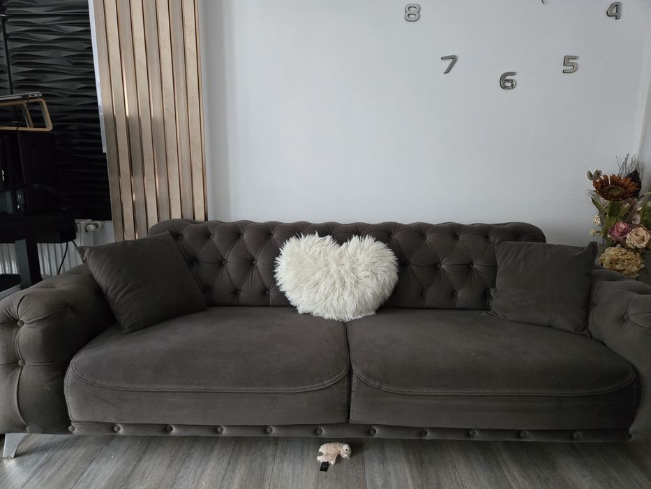 Vând Canapea Extensibilă Chesterfield