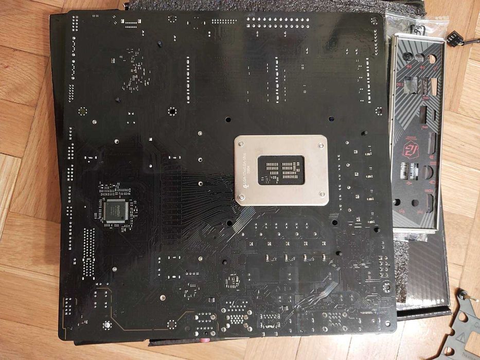 Intel Core i5 12600K + AsRock B760M PG Lightning  DDR5