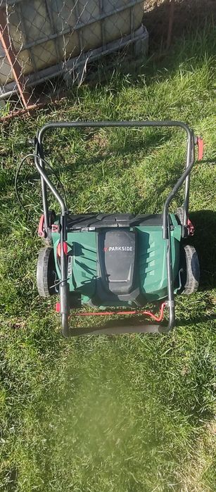 mașina tuns iarba electrica