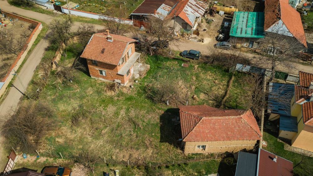 Продава се Къща в с. Лесново, Област София-област - 210 кв.м за 943 €/кв.м - Снимка #1