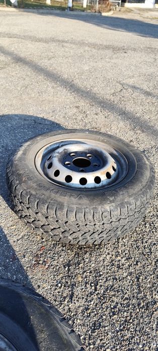 Vand 2 anvelope 205/70/15C