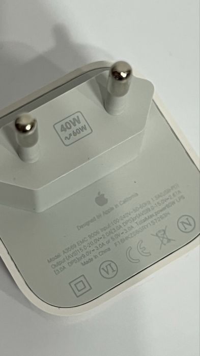  Apple USB-C 40W Power Adapter (Dynamic 60W Max)