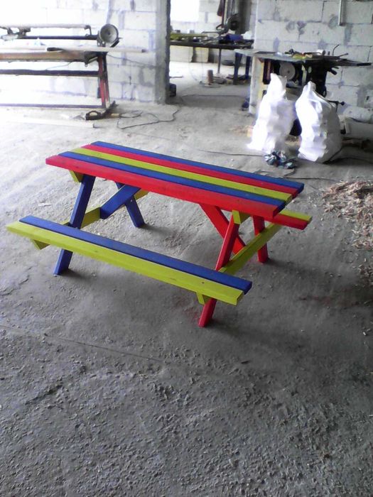 Оборудване за детски площадки и детски градини с екологични бои