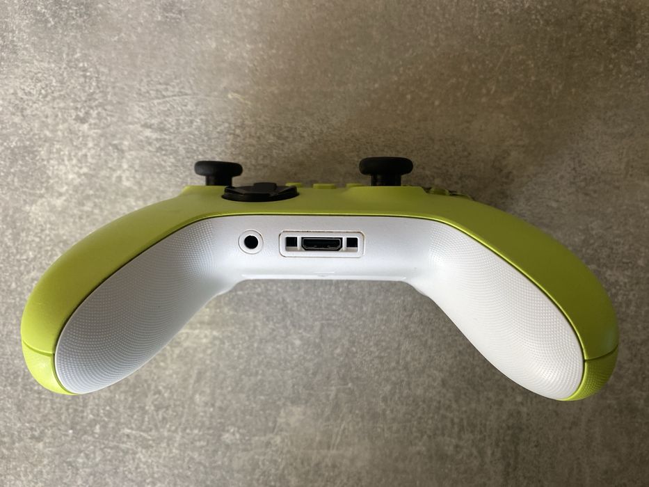Controller xbox mai multe detalii in imagini